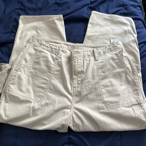 Size 16 Levi’s. In great condition. Fit Loose.